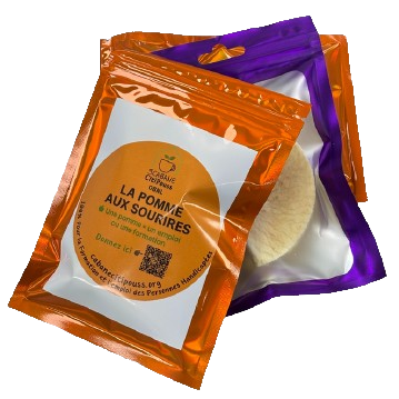 pommes-removebg-preview Deux sachets de pommes déshydratées.